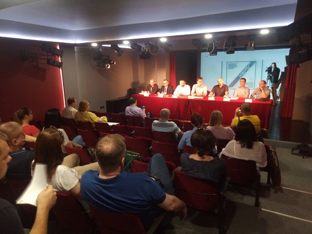 Одржана дебата о теми „Полиција и новинари на јавним скуповима“
